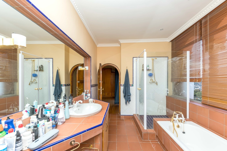 4 Bedroom Property for Sale in Oranjezicht Western Cape